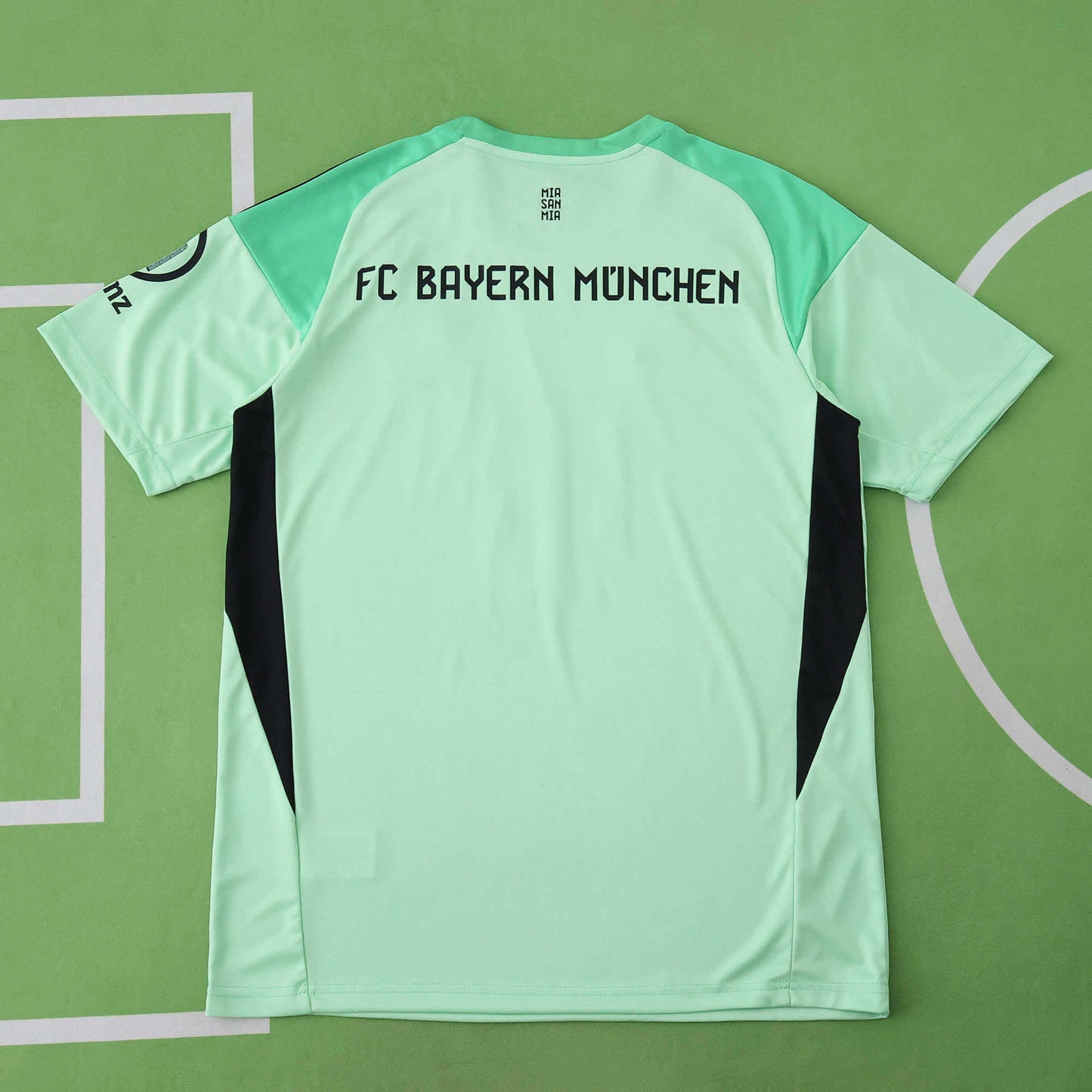 2025/26 FC Bayern Munich Goalkeeper Kit
